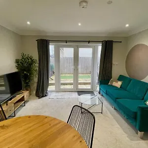 Stylish Modern Two Bedroom With Garden , Cardiff United Kingdom